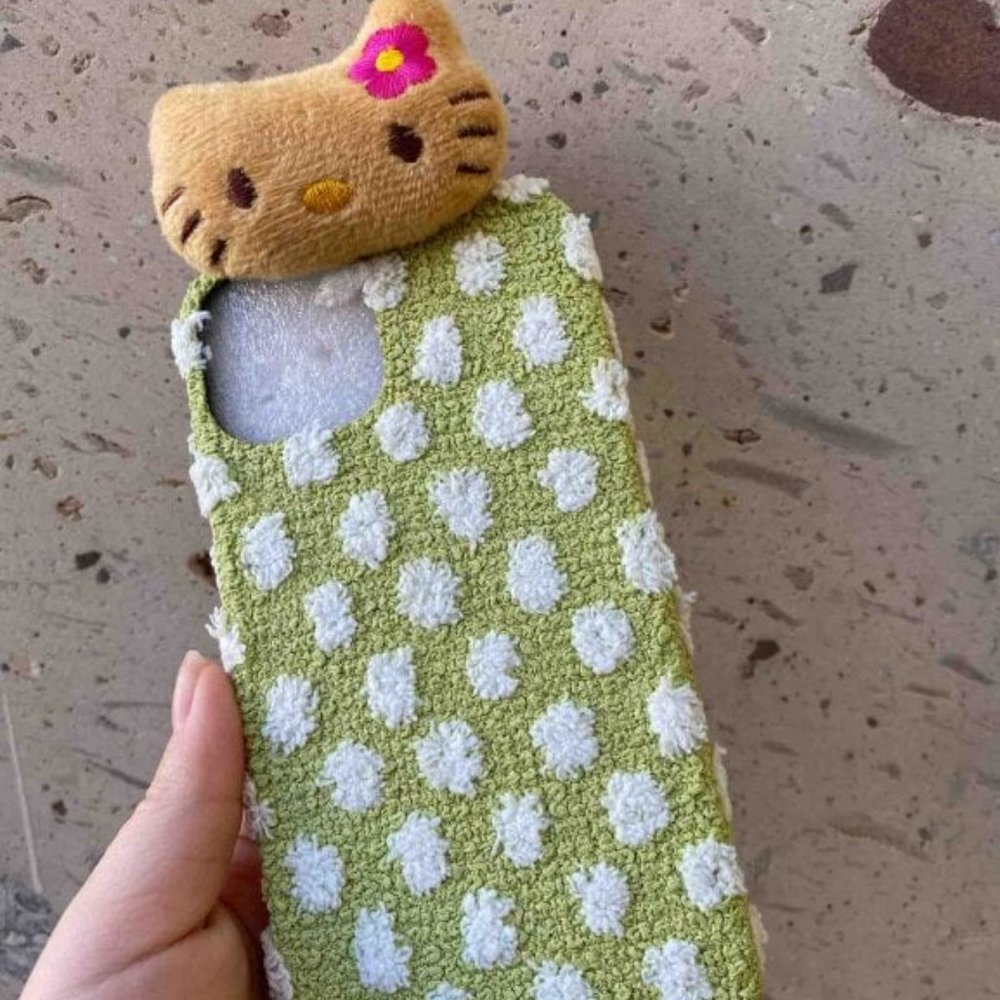 Hello kitty kniting dots green case for iphone 14
